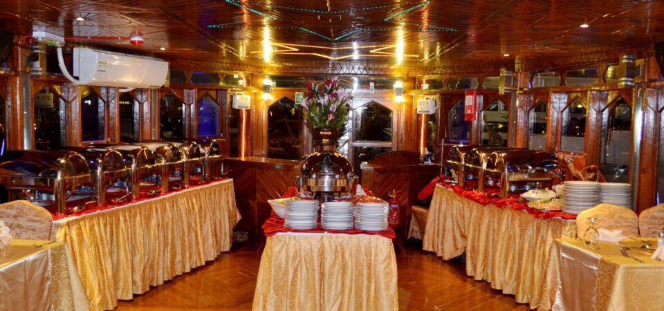 dhow cruise buffet