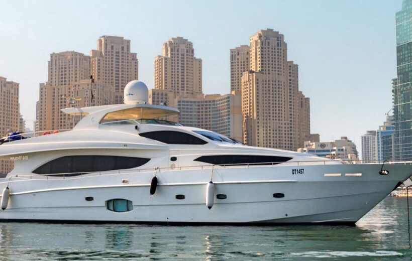 Private Luxury Yacht Cruising 101 Ft