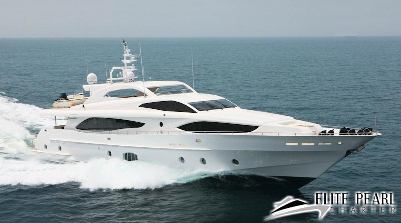 Private Luxury Yacht Cruising 121 Ft