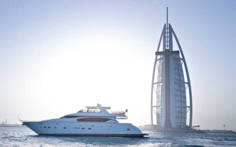 Yacht tour Dubai